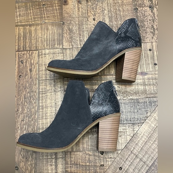 Dolce Vita Shoes - Dolce Vita DV8 Shai Mixed Material Heeled Booties size 7.5